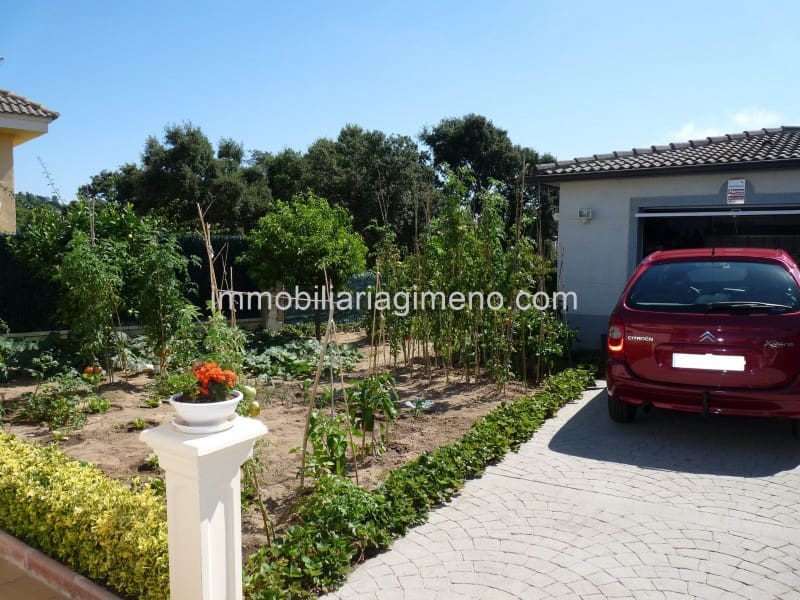 3 soveværelse Villa til salg i Lloret de Mar med garage - € 280.000 (Ref: 8243606)
