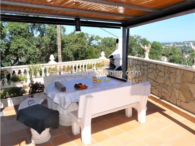 3 bedroom Villa for sale in Urbanitzacions del Nord, Lloret de Mar with garage - € 280,000 (Ref: 8243606)