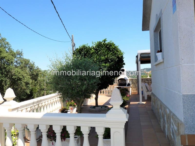 3 soveværelse Villa til salg i Lloret de Mar med garage - € 280.000 (Ref: 8243606)