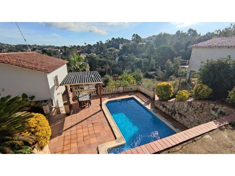 4 chambre Villa/Maison à vendre à Lloret de Mar avec piscine garage - 350 000 € (Ref: 8643534)