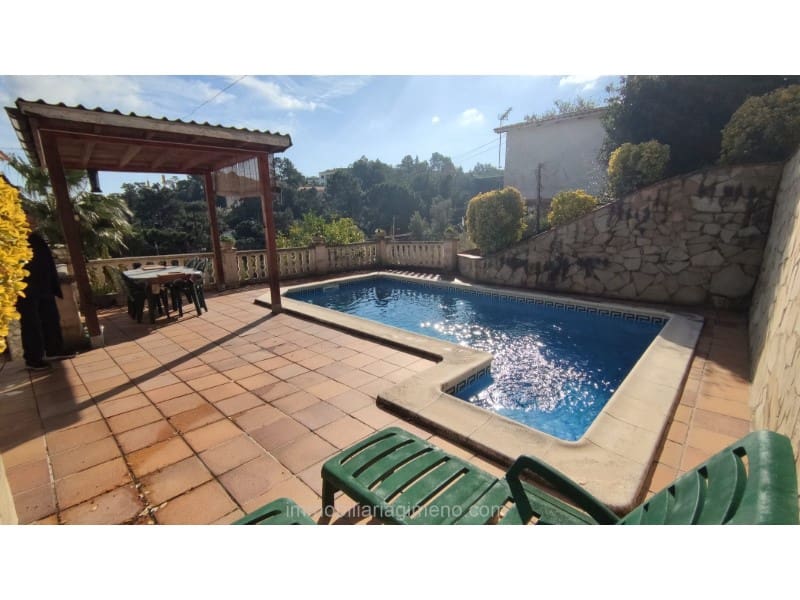 4 chambre Villa/Maison à vendre à Lloret de Mar avec piscine garage - 350 000 € (Ref: 8643534)
