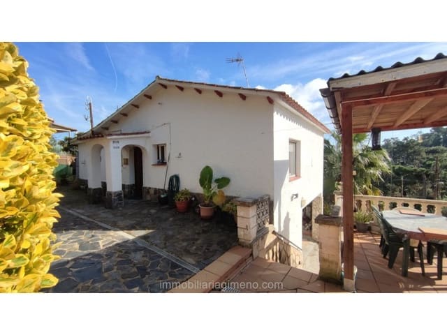 4 bedroom Villa for sale in Urbanitzacions del Nord, Lloret de Mar with pool garage - € 350,000 (Ref: 8643534)