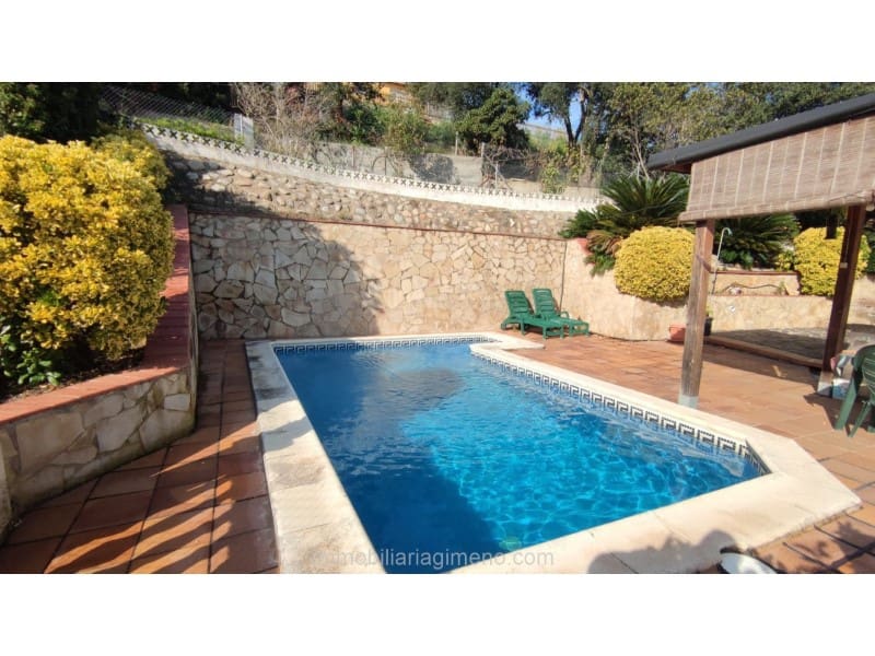 4 chambre Villa/Maison à vendre à Lloret de Mar avec piscine garage - 350 000 € (Ref: 8643534)
