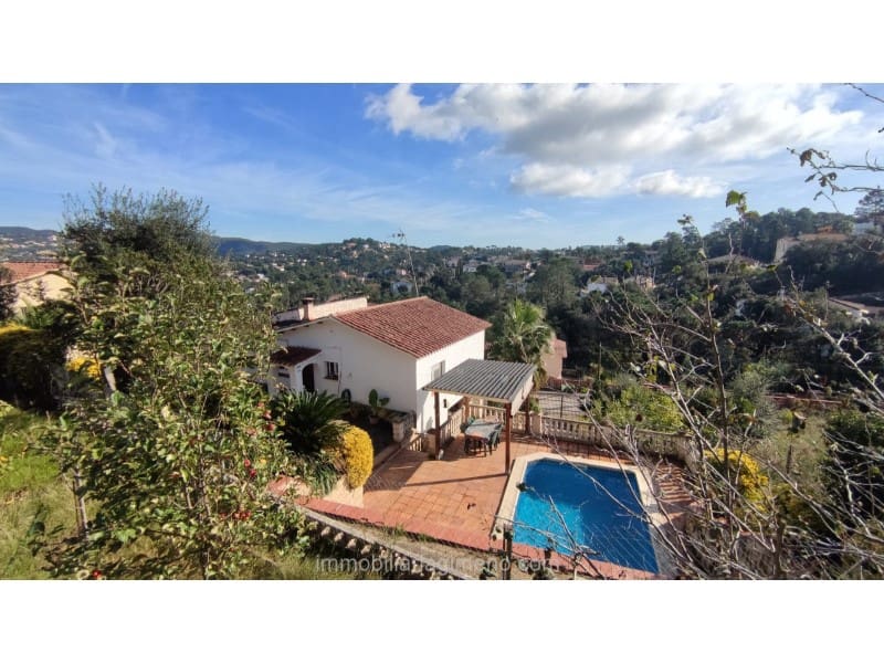 4 chambre Villa/Maison à vendre à Lloret de Mar avec piscine garage - 350 000 € (Ref: 8643534)