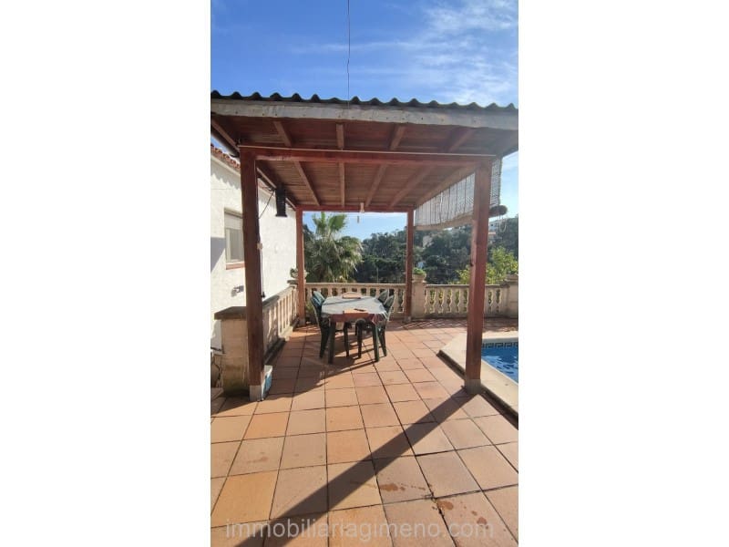 4 chambre Villa/Maison à vendre à Lloret de Mar avec piscine garage - 350 000 € (Ref: 8643534)