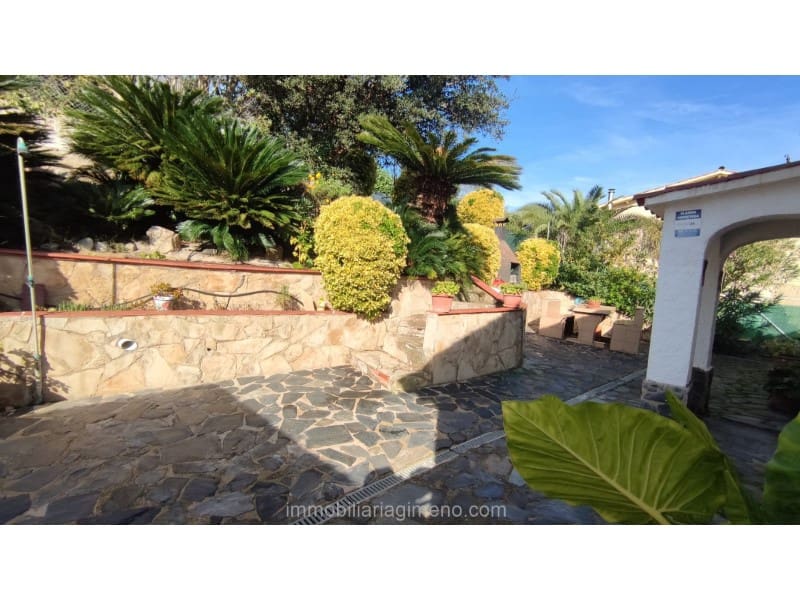 4 chambre Villa/Maison à vendre à Lloret de Mar avec piscine garage - 350 000 € (Ref: 8643534)