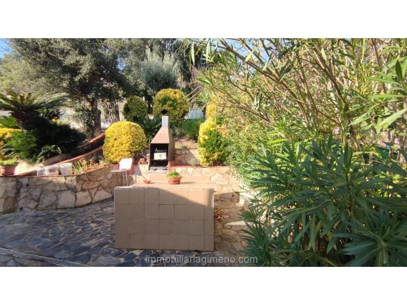 4 chambre Villa/Maison à vendre à Lloret de Mar avec piscine garage - 350 000 € (Ref: 8643534)