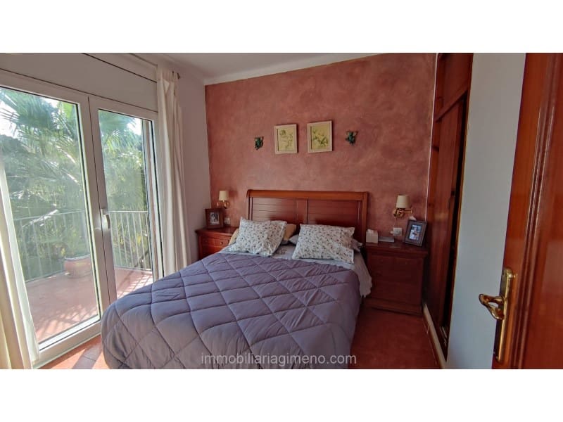 4 chambre Villa/Maison à vendre à Lloret de Mar avec piscine garage - 350 000 € (Ref: 8643534)