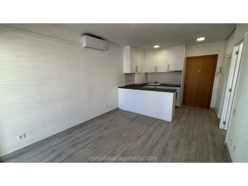 1 soveværelse Lejlighed til salg i Lloret de Mar med swimmingpool - € 179.000 (Ref: 9557951)