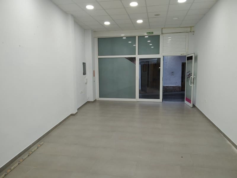 Comercial para arrendar em Lloret de Mar - 500 € (Ref: 9648171)