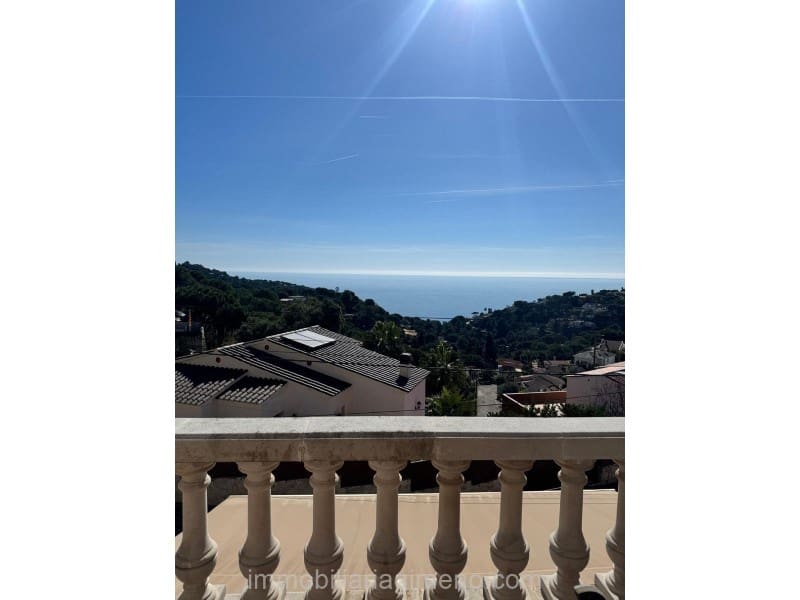 4 sovrum Villa till salu i Lloret de Mar med pool garage - 535 000 € (Ref: 9679727)