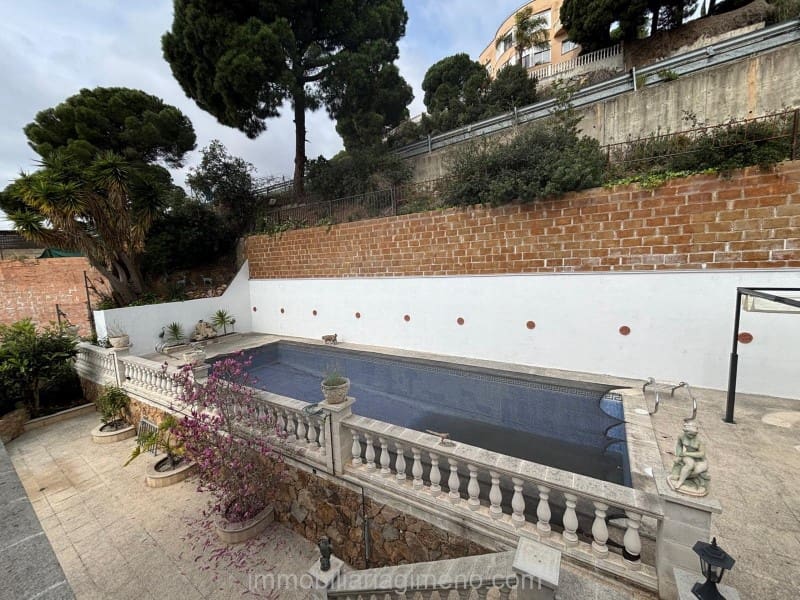 4 sovrum Villa till salu i Lloret de Mar med pool garage - 535 000 € (Ref: 9679727)
