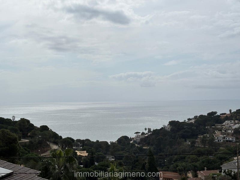 4 sovrum Villa till salu i Lloret de Mar med pool garage - 535 000 € (Ref: 9679727)