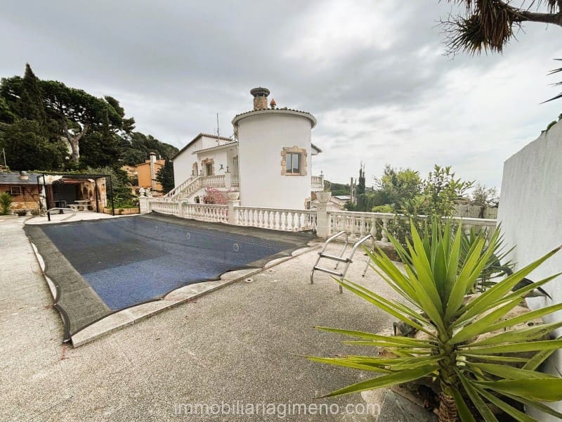 4 sovrum Villa till salu i Lloret de Mar med pool garage - 535 000 € (Ref: 9679727)