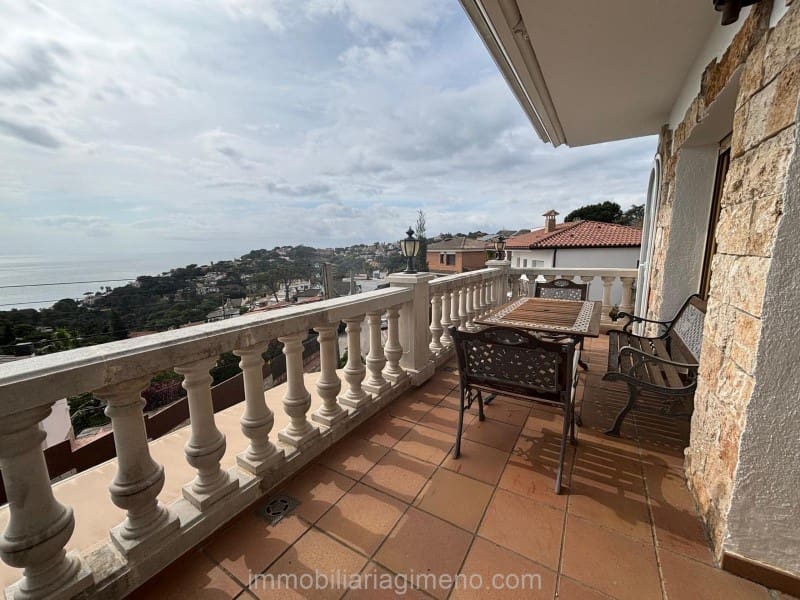 4 sovrum Villa till salu i Lloret de Mar med pool garage - 535 000 € (Ref: 9679727)