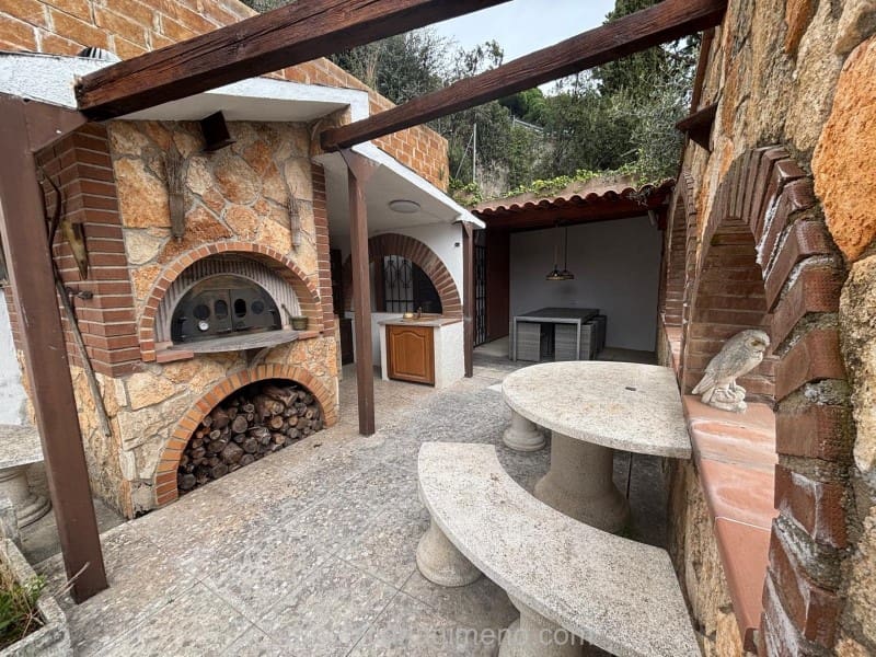 4 sovrum Villa till salu i Lloret de Mar med pool garage - 535 000 € (Ref: 9679727)