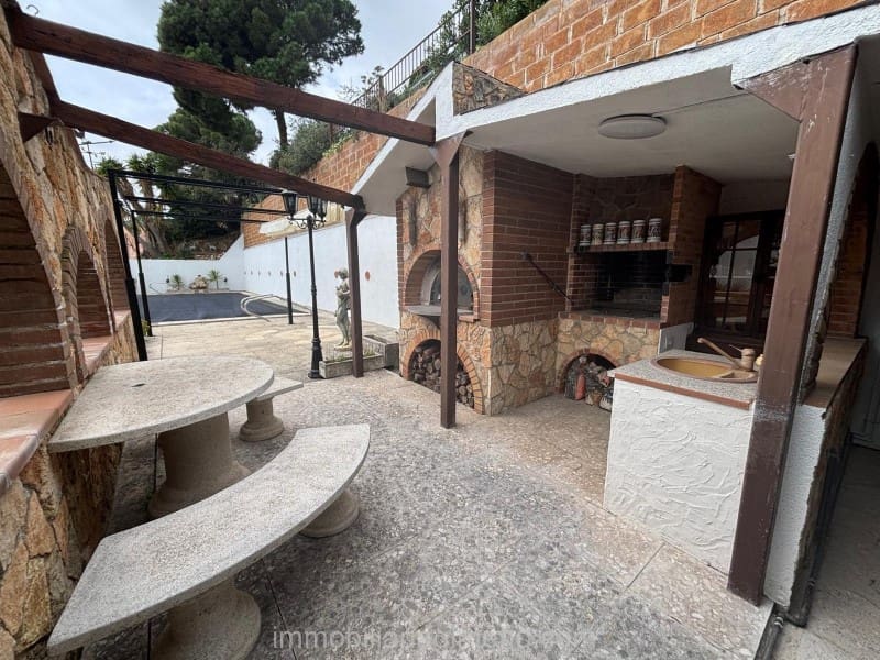 4 sovrum Villa till salu i Lloret de Mar med pool garage - 535 000 € (Ref: 9679727)