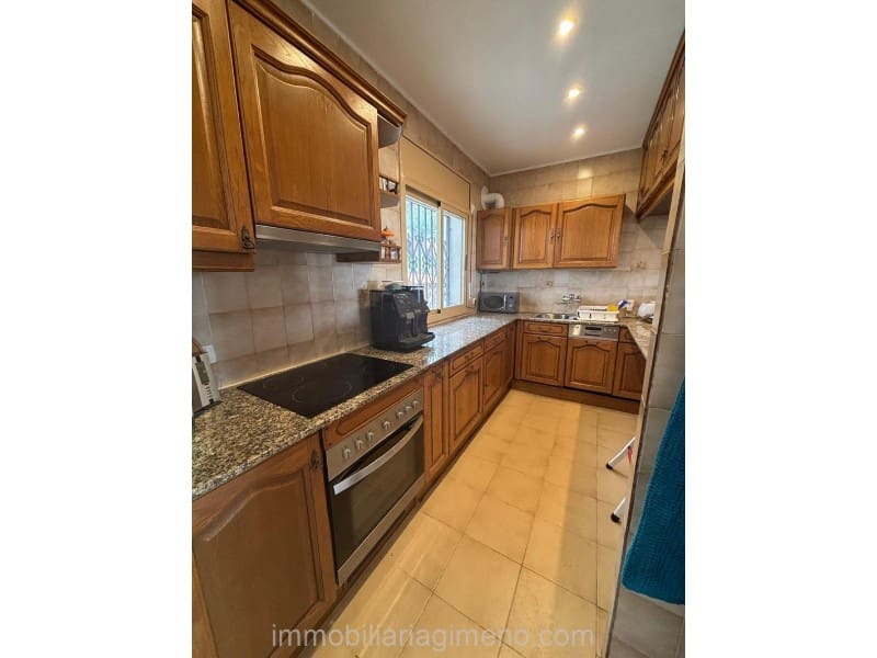 4 sovrum Villa till salu i Lloret de Mar med pool garage - 535 000 € (Ref: 9679727)