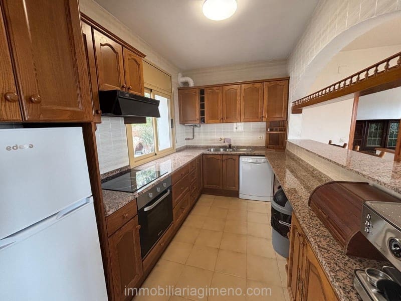 4 sovrum Villa till salu i Lloret de Mar med pool garage - 535 000 € (Ref: 9679727)