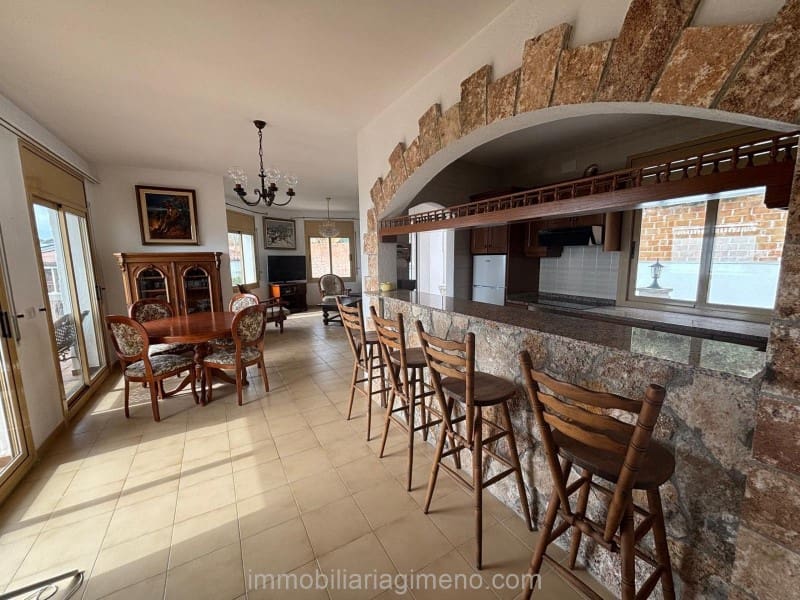 4 sovrum Villa till salu i Lloret de Mar med pool garage - 535 000 € (Ref: 9679727)