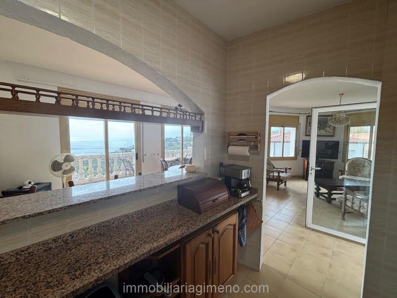 4 sovrum Villa till salu i Lloret de Mar med pool garage - 535 000 € (Ref: 9679727)