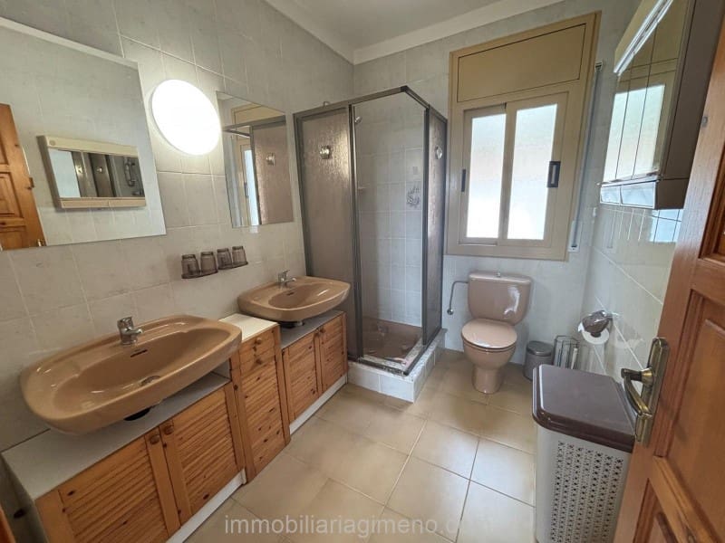 4 sovrum Villa till salu i Lloret de Mar med pool garage - 535 000 € (Ref: 9679727)