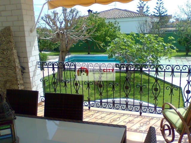 4 slaapkamer Villa te koop in El Grau de Castelló, Castelló de la Plana met garage - € 333.000 (Ref: 9413052)