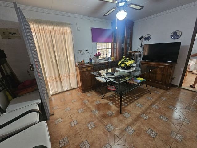 3 bedroom Villa for sale in Montroy with pool garage - € 150,000 (Ref: 9413057)