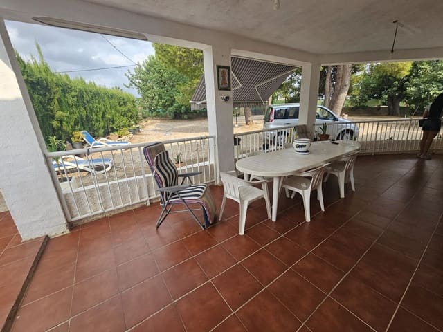 3 bedroom Villa for sale in Montroy with pool garage - € 150,000 (Ref: 9413057)
