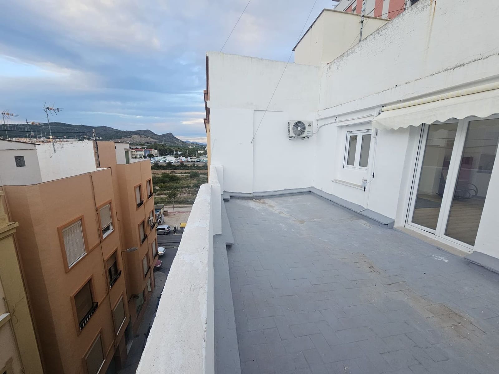 3 bedroom Penthouse for sale in Sagunto / Sagunt - € 150,000 (Ref: 9413070)