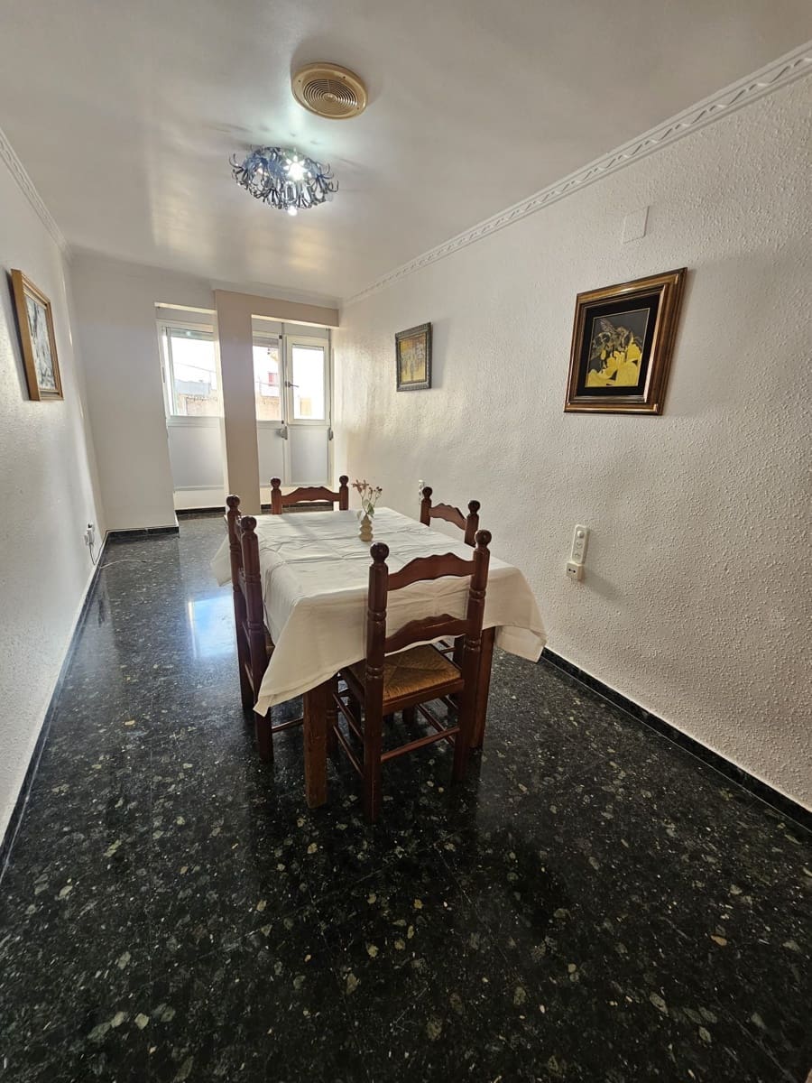 4 bedroom Flat for sale in Sagunto / Sagunt with garage - € 175,000 (Ref: 9413614)