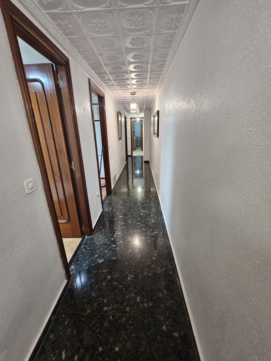 4 bedroom Flat for sale in Sagunto / Sagunt with garage - € 175,000 (Ref: 9413614)