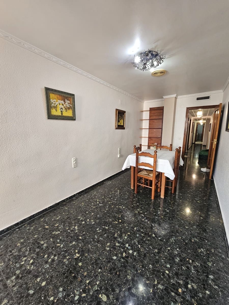 4 bedroom Flat for sale in Sagunto / Sagunt with garage - € 175,000 (Ref: 9413614)