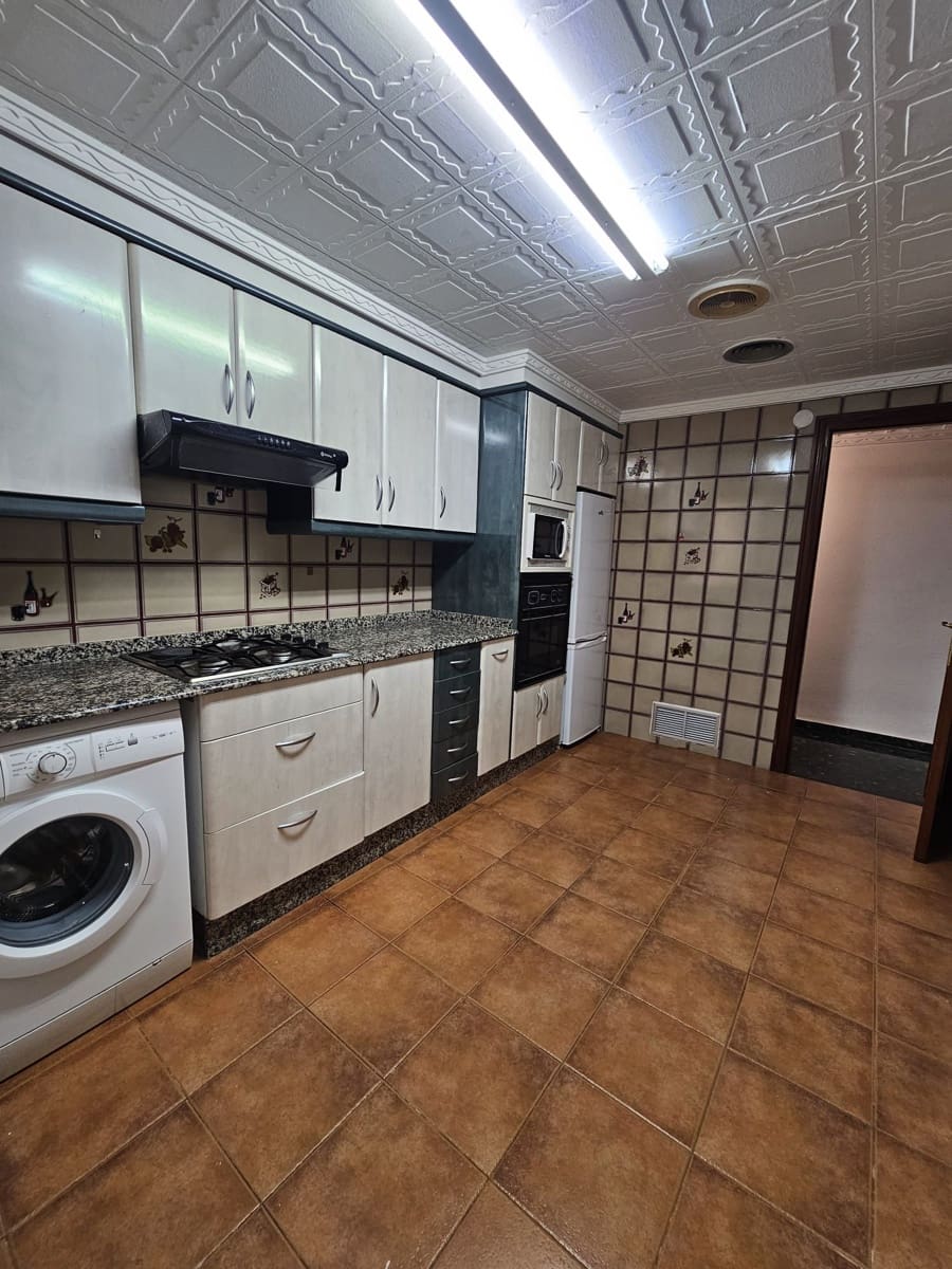 4 bedroom Flat for sale in Sagunto / Sagunt with garage - € 175,000 (Ref: 9413614)