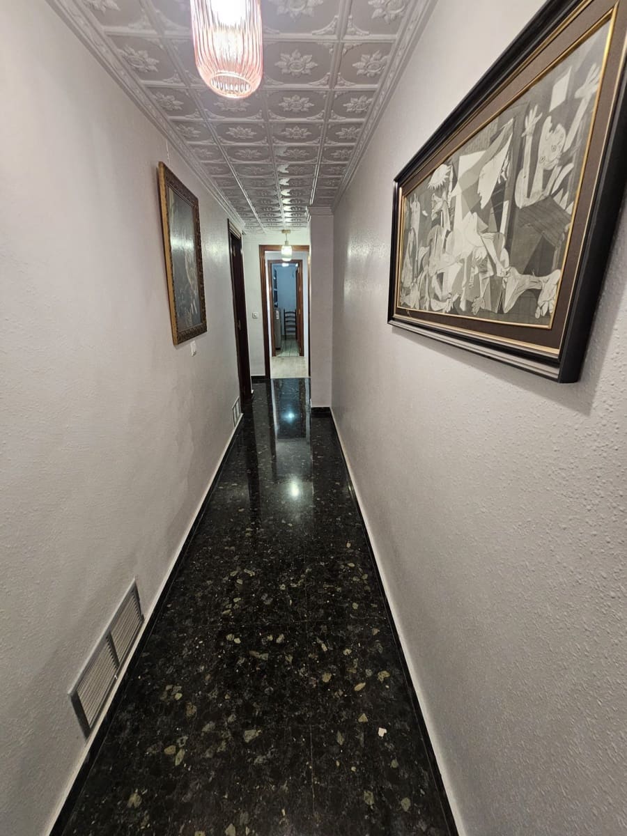 4 bedroom Flat for sale in Sagunto / Sagunt with garage - € 175,000 (Ref: 9413614)