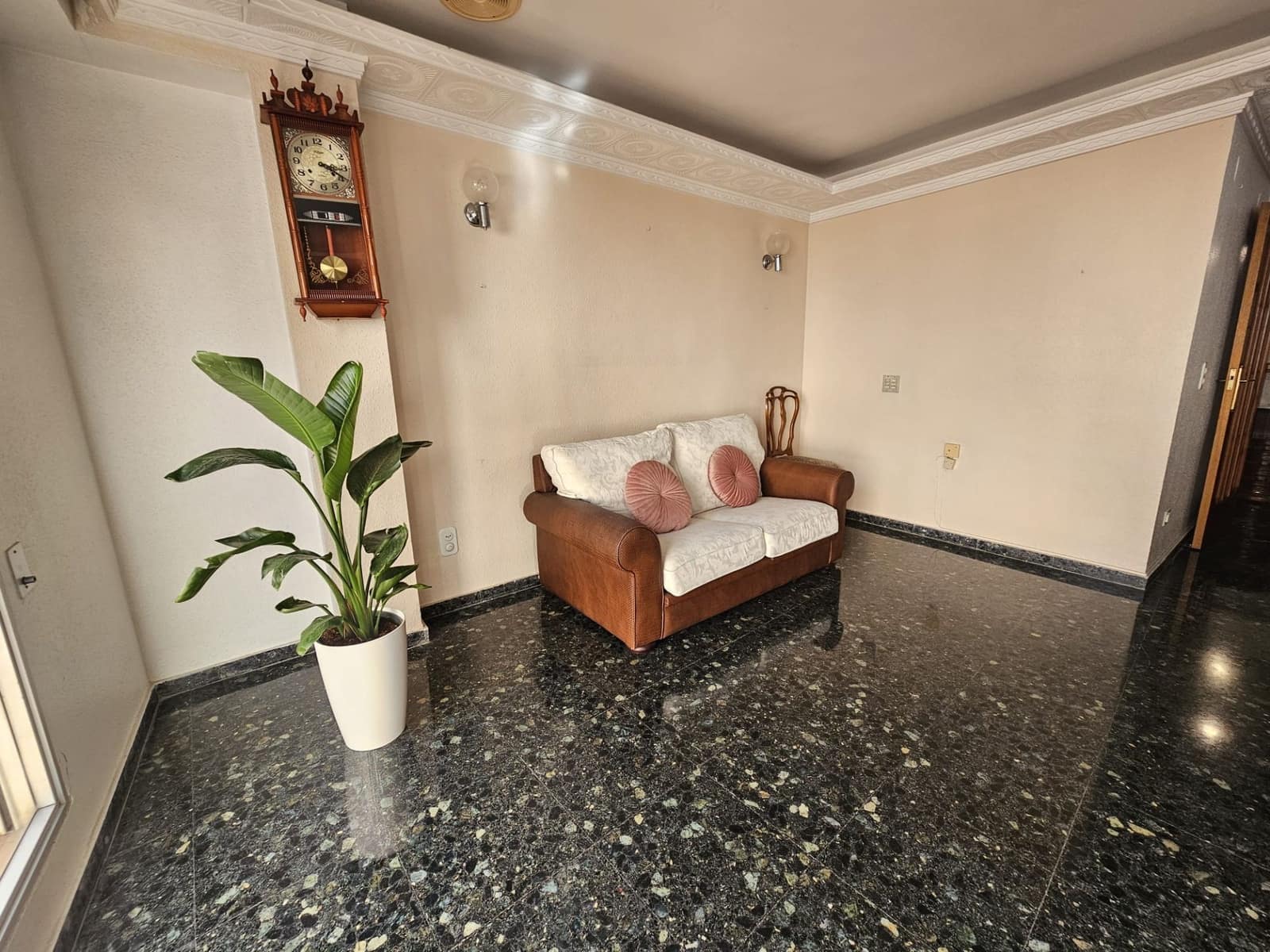 4 bedroom Flat for sale in Sagunto / Sagunt with garage - € 175,000 (Ref: 9413614)