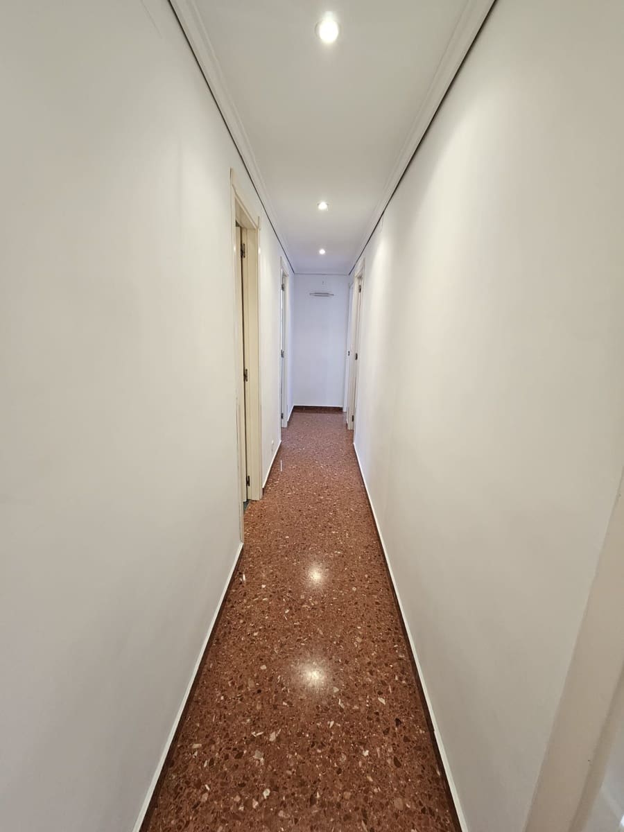 3 bedroom Flat for rent in Valencia city - € 1,500 (Ref: 9419003)