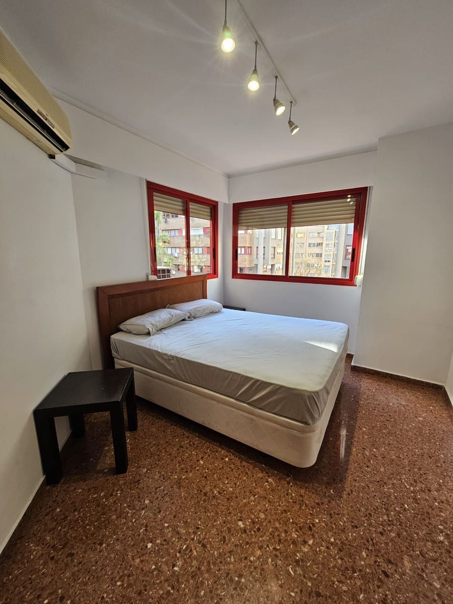 3 bedroom Flat for rent in Valencia city - € 1,500 (Ref: 9419003)