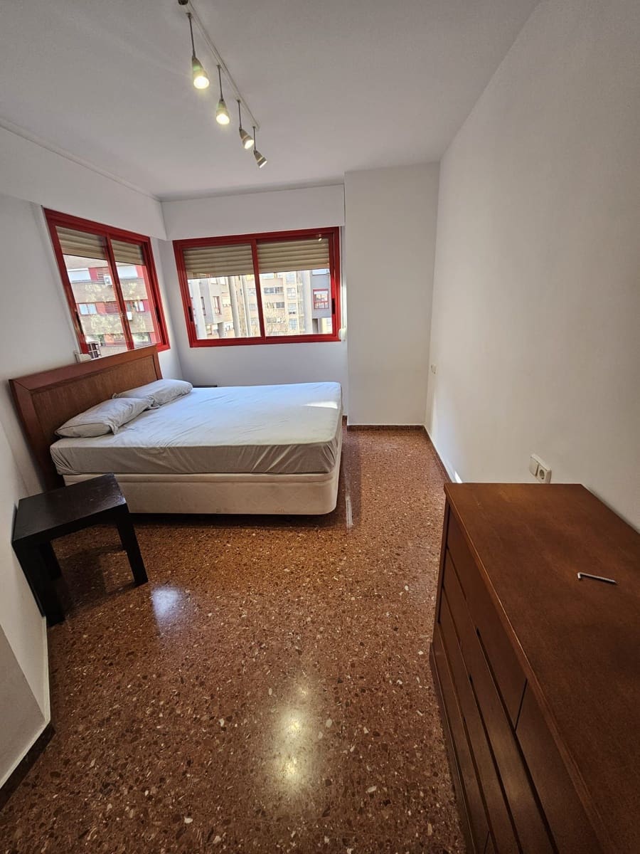 3 bedroom Flat for rent in Valencia city - € 1,500 (Ref: 9419003)