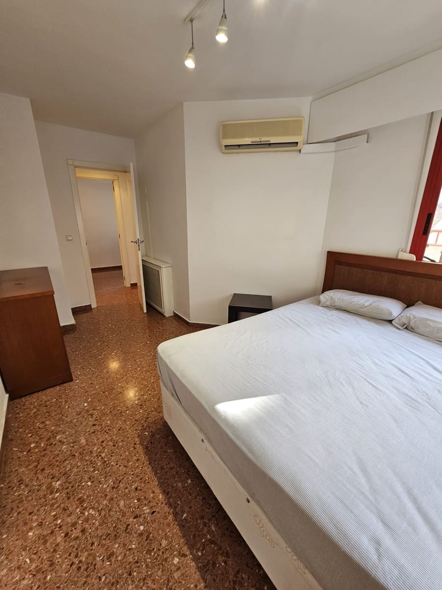 3 bedroom Flat for rent in Valencia city - € 1,500 (Ref: 9419003)