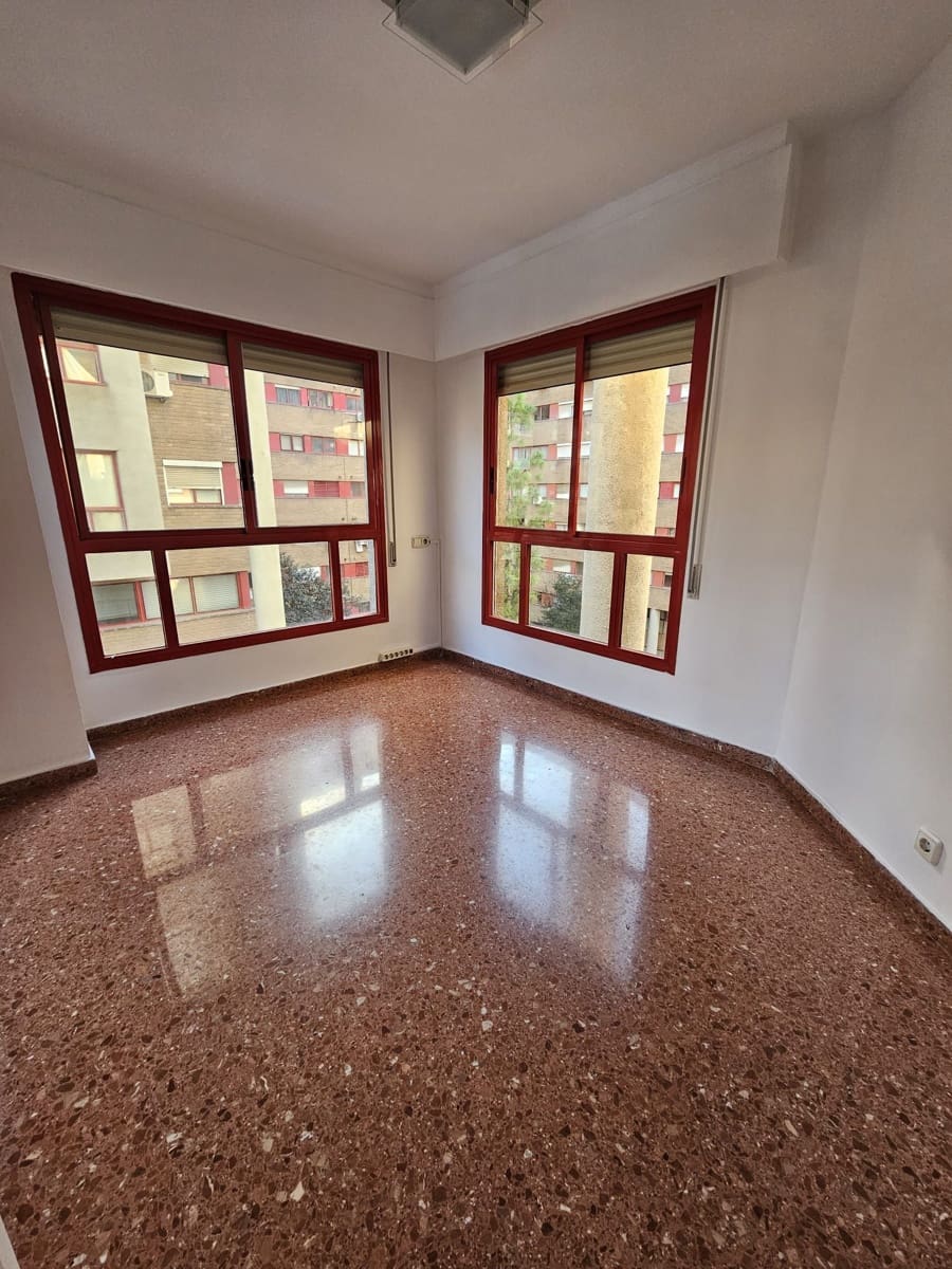 3 bedroom Flat for rent in Valencia city - € 1,500 (Ref: 9419003)