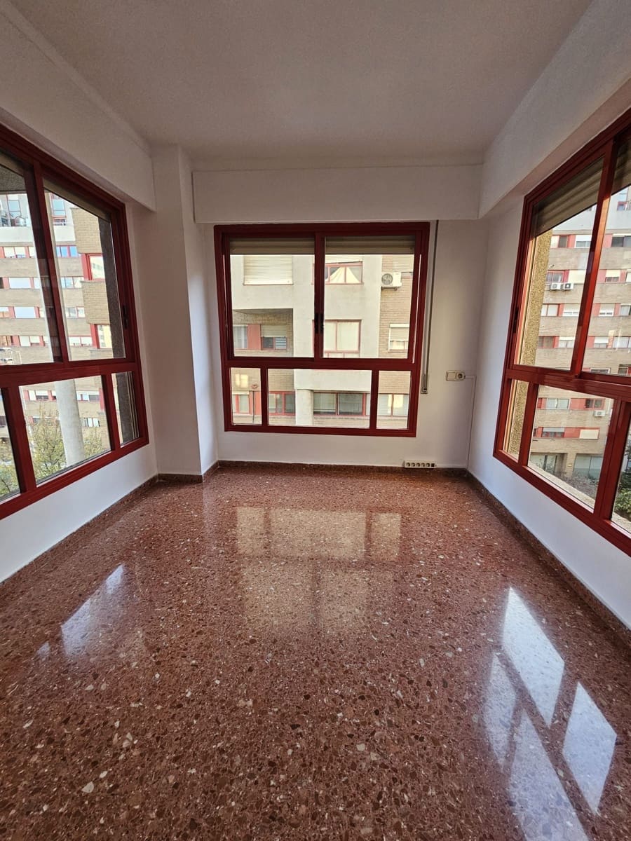 3 bedroom Flat for rent in Valencia city - € 1,500 (Ref: 9419003)