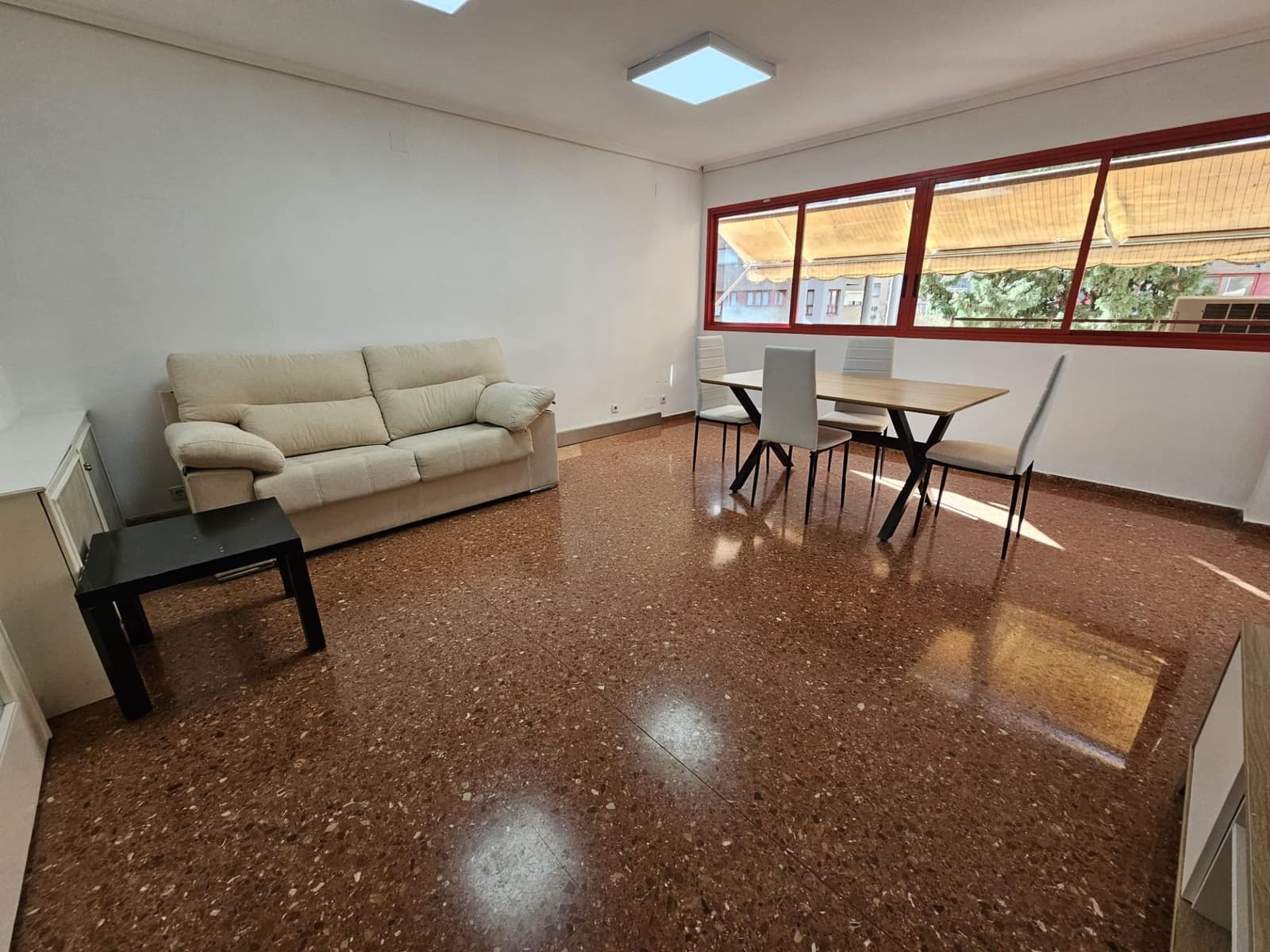 3 bedroom Flat for rent in Valencia city - € 1,500 (Ref: 9419003)