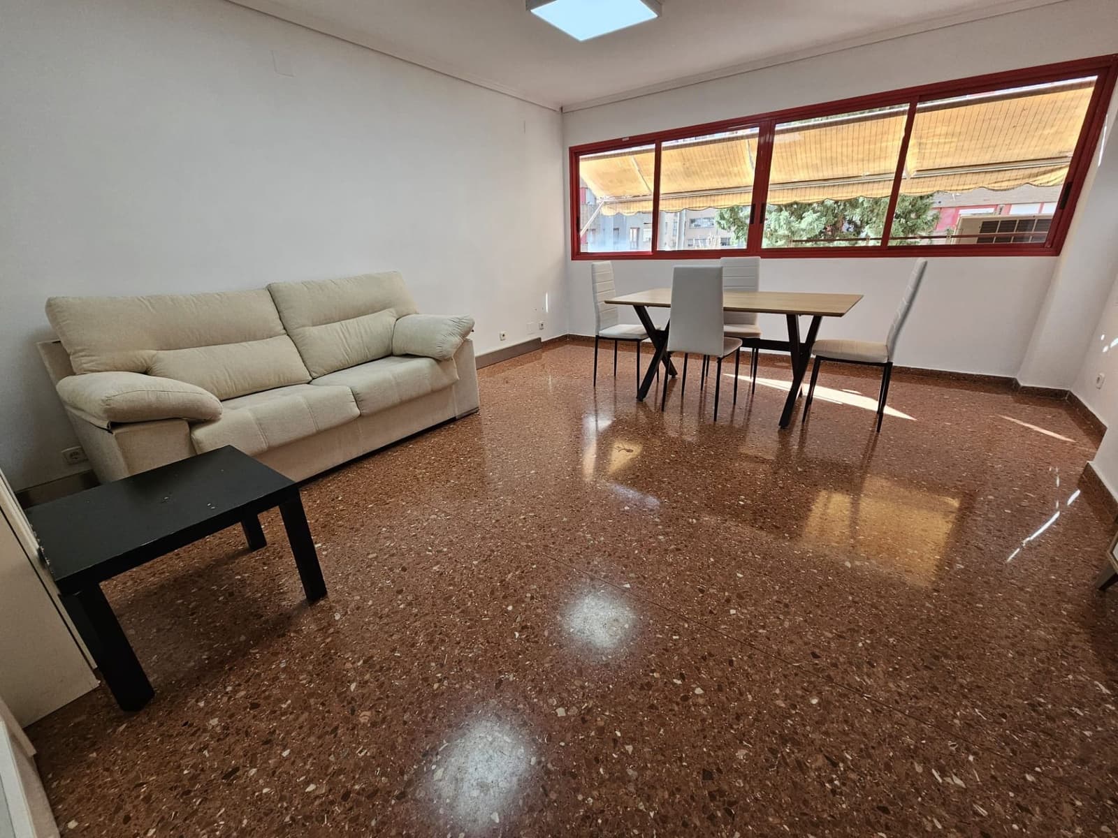 3 bedroom Flat for rent in Valencia city - € 1,500 (Ref: 9419003)