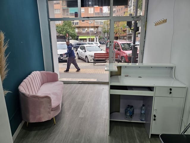 Kaupallinen vuokrattavana paikassa En Corts, Valencia kaupunki - 600 € (Ref: 9439487)