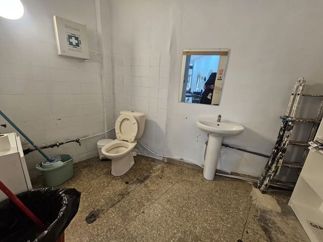 Kaupallinen vuokrattavana paikassa En Corts, Valencia kaupunki - 600 € (Ref: 9439487)