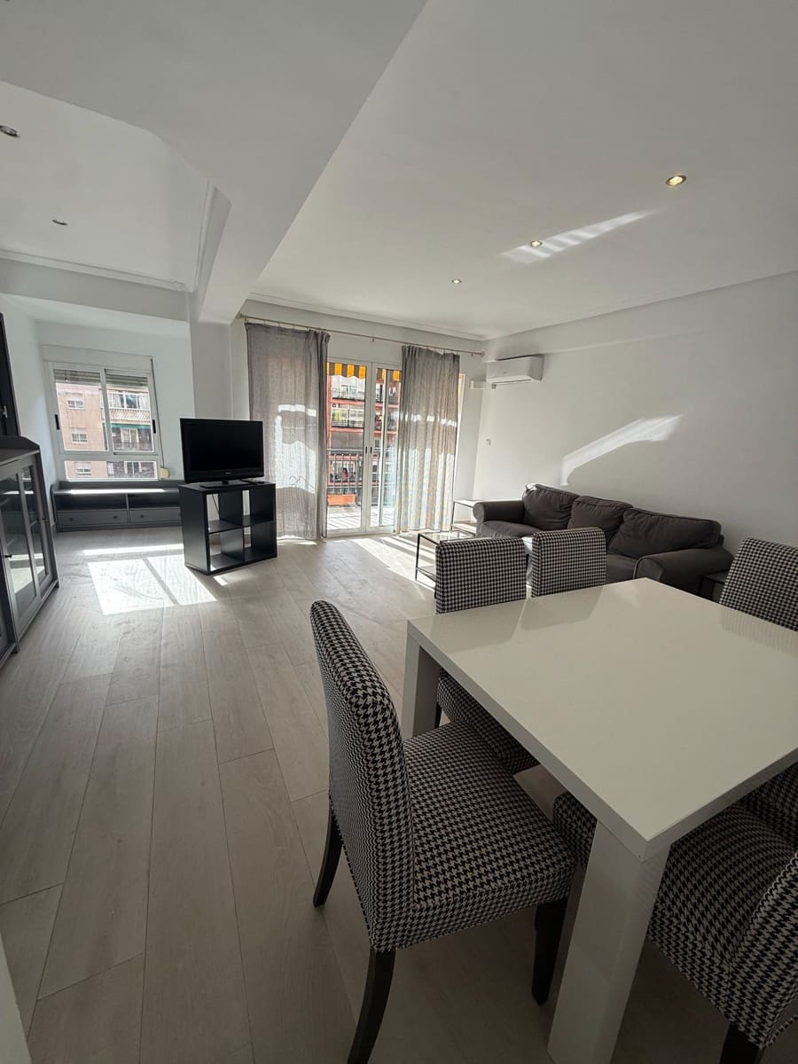 3 makuuhuone Asunto vuokrattavana paikassa Valencia kaupunki - 1 400 € (Ref: 9443054)