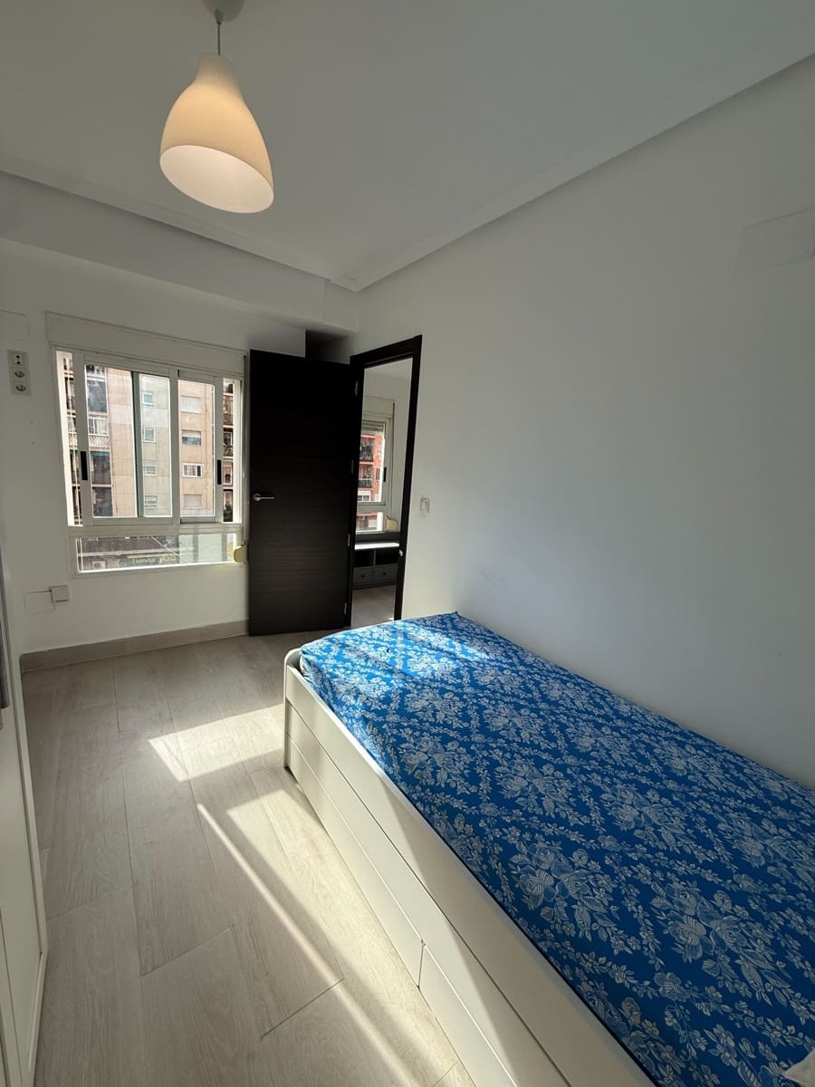 3 makuuhuone Asunto vuokrattavana paikassa Valencia kaupunki - 1 400 € (Ref: 9443054)