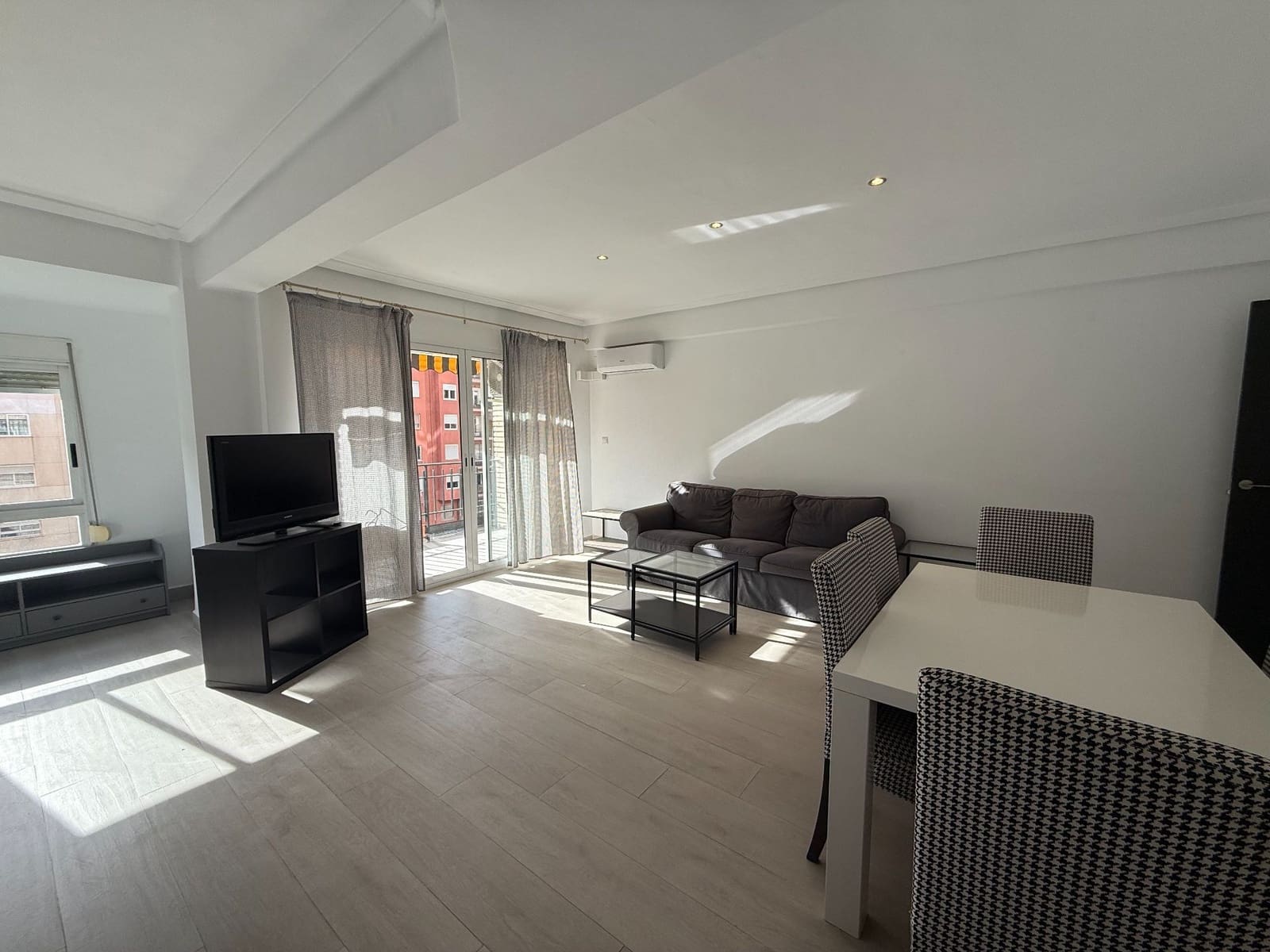 3 makuuhuone Asunto vuokrattavana paikassa Valencia kaupunki - 1 400 € (Ref: 9443054)