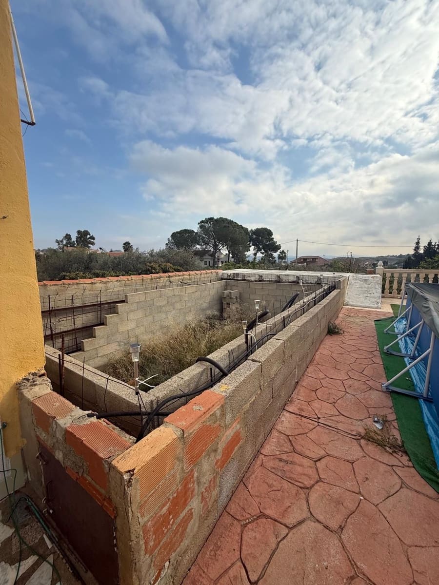 3 Zimmer Villa zu verkaufen in Montroy mit Pool - 170.000 € (Ref: 9452578)